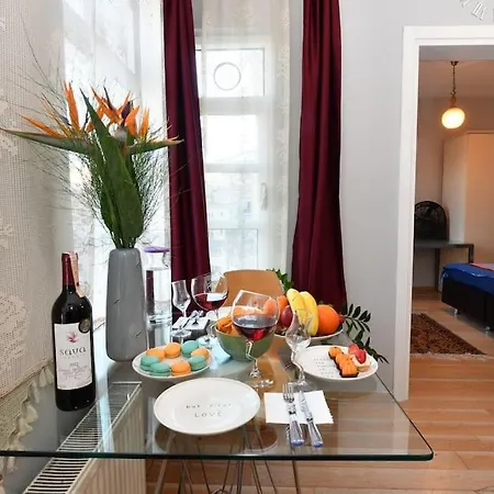 Taksim Fish Market Down Town Heart Of Beyoglu Isztambul