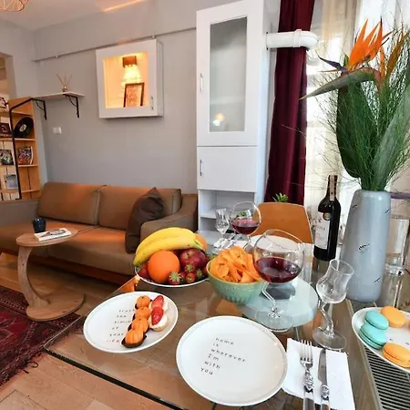 Taksim Fish Market Down Town Heart Of Beyoglu Isztambul