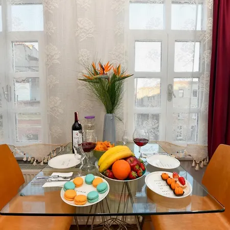 Taksim Fish Market Down Town Heart Of Beyoglu Isztambul